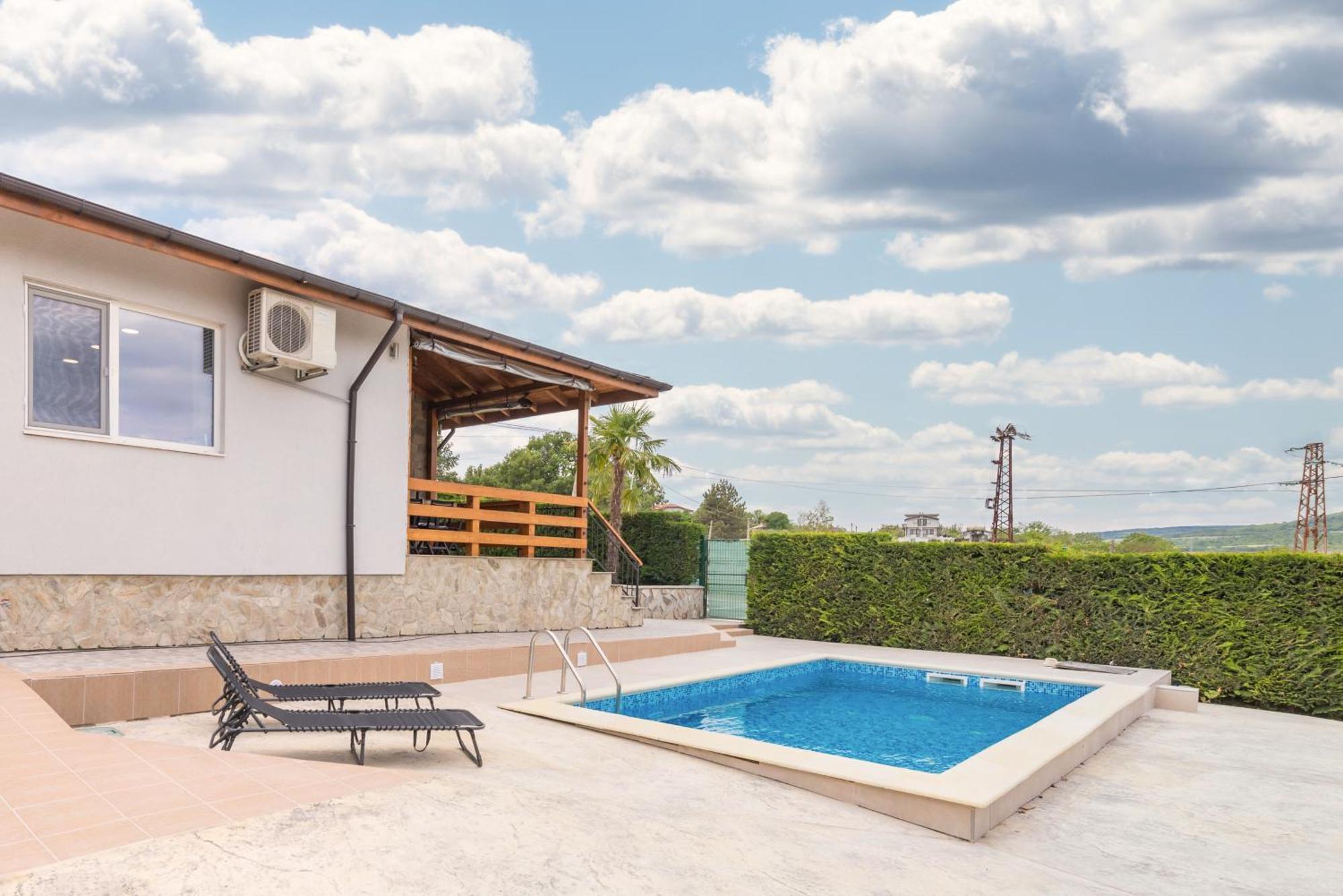 Villa Golden Shore With Private Pool In Kranevo Exterior photo